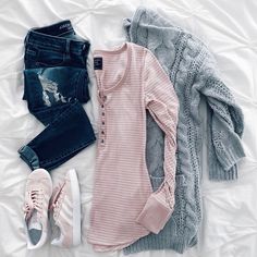 Pink Outfits Winter, Bonfire Outfit, Outfit Converse, Casual Winter Outfit, Personal Things, Mom Outfit, Cute Dress Outfits, Trendy Swimwear, Winter Outfit Inspiration