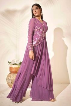 Georgette Kurta, Kurta Pant Set, Kurti Designs Party Wear, Embroidered Blouse Designs, Anarkali Suits, Kurta With Pants, Flared Pants, Pant Set, Asymmetrical Hem