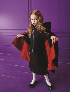 Diy Vampire Costume, Kid Vampire, Vampire Costume Kids, Diy Vampire, Girls Vampire Costume, Vampire Costume Diy, Diy Halloween Costumes For Girls, Diy Girls Costumes, Diy Fantasia