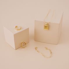 Our Wren Necklace is a classic take on our Avery Necklace. It is a 17" gold plated chain with a sun ray pattern square pendant.