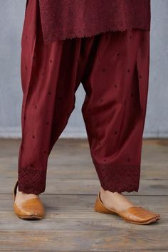 Pakistani Shalwar Design, Women Pants Design Trousers, Winter Trousers, Designing Ideas, Trendy Shirt Designs