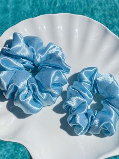 Handmade satin Light blue scrunchies! All of our hair scrunchies come in two different sizes and are suitable for all hair types :) They are made with a pretty satin fabric that is so silky and soft!  Each scrunchie has a medium elastic in the middle to make them strong and durable. 🌺 Handmade in AZ! Xl Scrunchie, Blue Scrunchie, Blue Hair Accessories, Hair Tie Accessories, Blue Outfits, Handmade Scrunchie, Satin Scrunchies, Scrunchie Hair, Hair Scrunchies