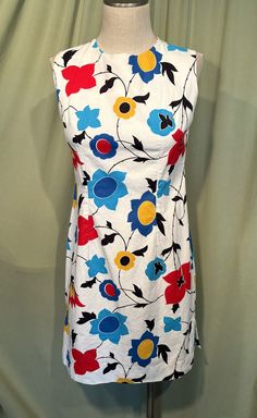 This is a cute vintage dress from the 60s. Label reads, Miss Florence. Size tag is no longer legible. The bust measures 36", waist 30", hip 35", see measurements below.  Made of a cotton in a bright floral print on a white background. Itis a simple sleeveless shift dress. There are inverted pleats on the hemline at the side seams. Zips in the back with a metal zipper. The dress is in good vintage condition. No damage.  No soil or stains. Cute!  Measurements were taken with the garment lying flat. If you have never worn vintage before, please measure yourself or a similar garment that fits you well & compare the measurements to these.  Vintage sizes run smaller than today's sizes, you need to know your measurements! If you have any questions about measuring, please ask before purchasing.  B Style Année 60, Embellishment Ideas, 1960s Dresses, 60s Mod, Sleeveless Shift Dress, 50s Dresses, Made Clothing, 60s Fashion, Metal Zipper