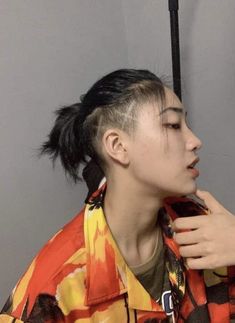 Ponytail Haircut, Androgynous Haircut, Short Ponytail, Spiky Hair, Woman Shaving