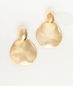 These fabulous drop earrings are crafted in a golden hardware and set in a art deco circle design. Secured with post backs.Available while supplies last. Art Deco Circle, Deco Earrings, Gold Circle, Circle Art, Art Deco Earrings, Circle Design, Unique Vintage, Art Deco, Drop Earrings