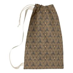 a drawsack bag with triangles on the front and sides, in maroon fabric material