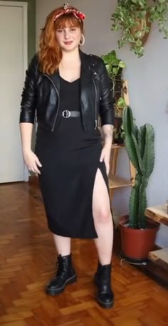 Mid Size Rocker Outfits, Plus Size Edgy Chic, Rock Concert Outfit Ideas Over 40 Plus Size, Curvy Streetwear Outfits, Midsize Rocker Chic, Plus Size Reputation Outfit, Curvy Rocker Style, Casual Goth Outfits Plus Size