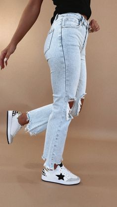 Stevie Straight Leg Jean, Acid Light RISEN – Everyday Chic Boutique Women's Fashion Date Night Classy, Cute Casual Comfy Outfits, Women Jeans Outfits Casual, Women’s Jeans, Pastel Outfit Ideas, Black Denim Outfit, Flair Jeans Outfit, Fall Weather Outfits, Light Blue Jeans Outfit