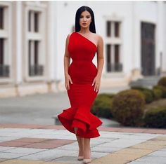 Red Dress For Graduation, Dresses For Graduation University, Dark Red Cocktail Dress, Red Graduation Dress, Dress For Graduation, Graduation University, Dresses For Graduation, One Shoulder Cocktail Dress