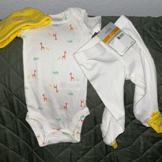 These Pieces Were Never Used. White Yellow Giraffe Turtle Little Duckie. All $ Earned Is For My Ivf Fertility Process Size 5-8lb/2.3-3.6 Kg 21.5 In 121c662 Y Nb Ckt-2029-Nb Playful White Sets Suitable For All Genders, Playful White Unisex Sets, Playful Unisex White Sets, Girl Clothes, Fertility, Matching Sets, Yellow White, Newborn Baby, Onesies