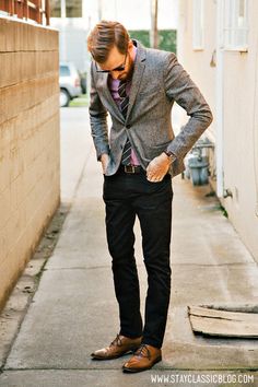 hate the shirt and black chinos, but the shoes/blazer are great Buffalo Exchange, Dapper Gentleman, Mens Fashion Classic, Grey Blazer, Suit Fashion, Men Looks, Suit And Tie, Well Dressed