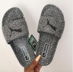 🥀💕 Pin: xbrattt 💕🥀 Puma Slides, Slides Sandals, Cute Sandals, Pumas Shoes, Sport Sandals, Slides Shoes, Shoe Obsession, Sneaker Heels, My Shoes