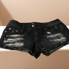 Never Worn! Perfect Condition, Dark Wash Distressed Jean Shorts. Love These But They Don't Fit Me Size Is 00 But Can Fit A 0-1 Ripped Short Jeans, Outfits 2000s, Ae Jeans, Ripped Shorts, Distressed Jean Shorts, Tween Outfits, Short Jeans, Pretty Stuff, Fit Check