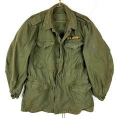 Vintage Us Military Og 107 Jacket Size Small Green 1956 Full Zip 50s Size/Measurements (Based in inches) Size - Small Pit to pit - 22" Length - 30.5" Shoulder to cuff - 24.5" Condition / Details Vintage fading to the original color of the fabric Stains on collar, on front, on back and on both sleeves Combined Shipping: We provide combined shipping, please contact us for a quote Retro Military Outerwear For Fall, Vintage Cotton Parka, Military Style Green Outerwear With Snap Buttons, Vintage Long Sleeve Parka With Pockets, Vintage Green Long Sleeve Parka, Green Military Utility Jacket With Multiple Pockets, 1950s Long Sleeve Outerwear With Pockets, Vintage Military Winter Utility Jacket, Mens Military Jacket