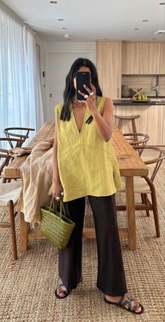 Bright Colored Summer Outfits, Chic Linen Outfits, Midsize Fashion Size 8, Monikh Style, Summer In Australia Outfit, Anthropology Fashion, Easter Outfit Aesthetic, Palm Springs Aesthetic Outfits, Casual Linen Wide-leg Pants