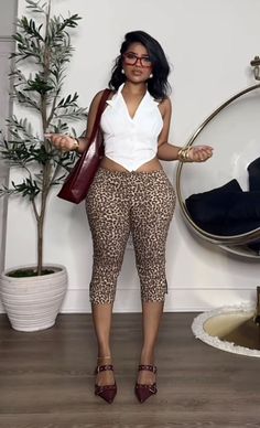 Brown Night Out Outfit, Leopard Tights Outfit, Birthday Night Out Outfit, Tabi Flats, Bartender Outfit, Preppy Chic Outfits, Cheetah Print Outfits, Leopard Print Outfits, Glamour Outfit