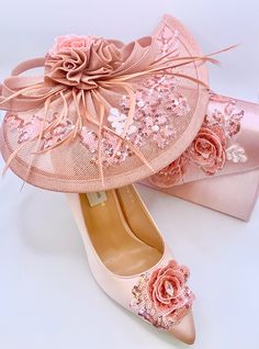 Stunning Sparkling Blush Dusty Dusky Pink Wedding Fascinator Hat with Co-ordinating Shoes & Clutch Bag Sparkles Beautifully Handbag Size 22cm x 13cm x 6cm Hat Size 30.5 x 23cm head band or hair clip attachment  Shoes UK3 - UK8 heel height approx. 9.5cm Perfect mother-of-the-bride wedding day attire. Dusky Pink Wedding, Tea Party Attire, Mother Of The Bride Hats, Church Suits And Hats, Classy Heels, Classy Hats, Pink Fascinator, Hats Summer