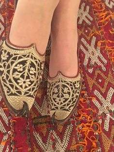 Beautiful Handcrafted Turkish Leather Shoes.  Gold embroidery black velvet on leather.  US size 7.5-8 NARROW.  Bought in Turkey Vintage Curls, Turkish Dress, Embroidered Shoes, Gold Embroidery, Bridesmaids Gifts, Black Velvet, Leather Shoes, Persian, Wedding Gifts