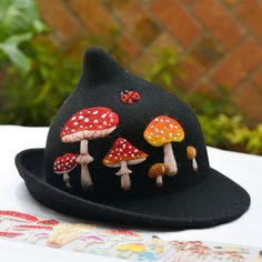 This is a hat made of wool wet felt. Time:We will deliver the goods within 5 days after placing the order, and we will deliver the goods by ePacket, and it will arrive in the US within 6-23 days. If you have any questions, please contact us and we will give you a satisfactory reply. Whimsical Curved Brim Hat For Halloween, Whimsical Curved Brim Halloween Hat, Winter Costume Felt Hat With Curved Brim, Brimmed Felt Hat For Halloween Costume, Curved Brim Felt Hat For Costume In Winter, Whimsical Black Hat With Short Brim, Halloween Costume Felt Hat With Brim, Whimsical Winter Brimmed Felt Hat, Whimsical Black Brimmed Hat