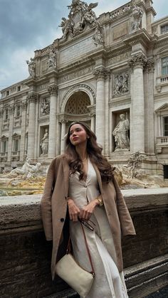 #roma #fontanadetrevi #europe #outfit #ootd #europa #picideas Outfits Rome Winter, Rome In February Outfits, November Europe Outfits, November Italy Outfits, Rome Pics Ideas, Italy November Outfits, Fontana Di Trevi Photo Ideas