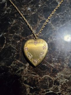 This is a vintage 1940s - 1950s era vintage Pittman & Keeler floral engraved heart locket w/ and matching chain. I acquired this from an estate sale in central NJ as it is. The locket is in great condition and looks like it was rarely used with little surface wear. The locket and chain weighs 11 grams. Sold as is. Vintage 14k Gold Locket Necklace, Vintage 14k Gold Locket Necklace Stamped 14k, Antique Yellow Gold Necklaces With Hallmark, Heirloom Yellow Gold Necklace With Hallmarks, Antique Heart-shaped 14k Gold Necklace, Vintage 14k Gold Locket Necklace With Vintage Charm, Vintage Gold Locket Necklace Stamped 14k, Victorian Gold Necklaces With Hallmark, Antique Yellow Gold Necklaces For Valentine's Day