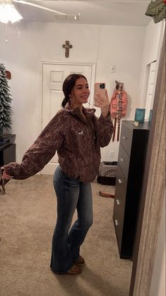 Cute Outfits Short Hair, Bf Outfits Casual, Country Cozy Outfits, Winter Takuachita Outfits, Simple Vaquera Outfits For School, Casual Western Winter Outfits, Western Carhartt Outfit, Western Latinas Outfits, School Vaquera Outfits