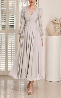 Mother Of The Bride Dresses Winter, Mother Of The Bride Suits, Casual Wedding Dress, Dressy Dresses, Vintage Inspired Dresses, Kinds Of Clothes, Modest Fashion Outfits, Groom Dress