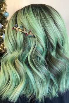 22 Gorgeous Christmas Hair Color Ideas Hair Color For Pale Skin, Christmas Hair Color Ideas, Unique Hair Color, Christmas Hair Color, Dusty Pink Hair, Pale Skin Hair Color, Gold Hair Colors, Hair Color Unique, Lilac Hair