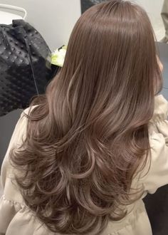 Korean ash brown hair color: long waves 26 Inch Extensions, Hair Dye For Asians, Milky Tea Brown Hair Color, Milk Tea Brown Hair Color Korean, Dyed Light Brown Hair, Brown Korean Hair, Beige Brown Hair Color, Korean Hair Color Trend 2023, Beige Hair Color Brown