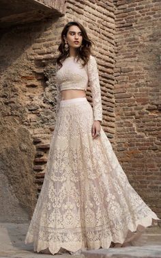 Designer bridesmaid outfits are in demand nowadays. From common colour-palette to similar prints and embroidery, the bridesmaid should choose their outfit while keeping one element frequent. Take inspiration from these outfit styles and rock your BFF's wedding! #lehengaootd #designerlehenga #bridallehenga #bridesmaidlehenga #bridesmaidoutfit #indianwedding #weddingoutfit #weddingideas #outfitideas #weddingwear #indiandesigner #trendinglehenga #trending #latestlehenga #latestdesigner #wedding Simple Lehenga, Lehenga Designs Simple, Traditional Indian Dress, Salwar Kamiz, Indian Dresses Traditional, Traditional Indian Outfits, Indian Bridal Dress, Indian Gowns Dresses