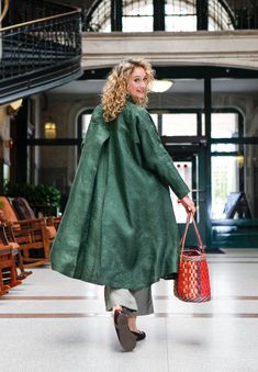 Extra Small to Extra Large. This easy, breezy coat is a snap to make, with just four main pattern pieces. The front pieces have neck extensions that stitch together at center back to form the collar. The back is stitched into a back yoke and features a deep pleat for maximum "swing." Sleeves are narrow at the wrist so you can push them up for a casual look, and they stay put. The pattern offers two pocket versions: side-seam and patch. Suggested fabrics: fabrics that drape well yet still have bo Front Pieces, Coat Pattern Sewing, Paper Sewing Patterns, Silk Taffeta, Coat Patterns, Independent Women, Silk Organza, Easy Breezy, Cotton Silk