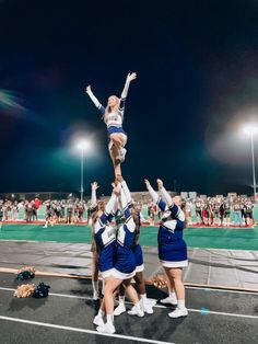 the cheerleaders are doing tricks for the crowd