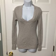 Cute V Neck Top. Size Small. Solid V-neck Y2k Tops, Fitted Cream V-neck Top, Cream V-neck Winter Top, Vintage Stretch V-neck Top, Fitted V-neck Coquette Tops, Dark Outfits, V Neck Tops, Checks, Fashion Inspo Outfits