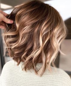 Rambut Brunette, Brown Hair With Blonde Highlights, Caramel Hair, Caramel Highlights, Short Hair Balayage, Penteado Cabelo Curto, Brown Blonde Hair, Brown Hair With Highlights