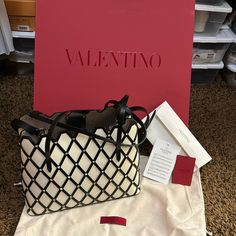 Brand New Valentino Tote Complete With Tag, Dust Bag And Box. Excellent Condition And Never Been Used Casual Collection Valentino Purse, Valentino Garavani Bag, Womens Tote Bags, Valentino Garavani, Limited Time, Dust Bag, Color White, Brand New, White