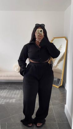 Plus Size Minimalist Outfits, Summer Rainy Day Outfit, Plus Size Fashion Outfits, Fashion Baddie, Curvy Casual Outfits, Trendy Outfit Inspo, Minimalist Outfits, Mid Size Fashion