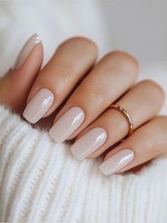 Neutral Nails For Engagement, Bridesmaid Nail Inspiration, November Nails Neutral, Nail October 2024, Fall Nails Light Brown, Neutral Nails Wedding Bridesmaid, Engagement Shoot Nails Ideas, Nail Ideas Autumn 2024, Neutral Nails For Bridesmaids