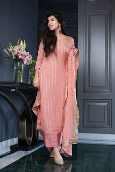 Salwar With Straight Pants, Kurti Set Designs Latest Party Wear, Kurti Sets For Women Latest, Peach Kurti Design, Kurta Material For Women, Latest Kurta Set Design For Women, Peach Colour Suit Design, Party Kurtas For Women, Kurti Designs Latest With Dupatta