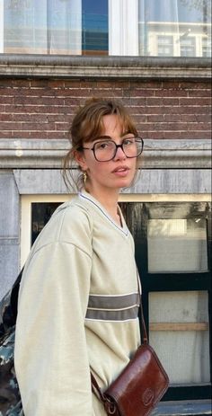 Grandma Glasses Aesthetic, Outfits With Eyeglasses, Artsy Glasses Frames, Interesting Glasses, Eye Glasses Outfit, Eyeglasses 2023, Girl With Eyeglasses Aesthetic