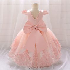 This Dress is fashionable for every occasion. the dress is made-to-order by professional tailors. You can choose from 50 colors, Regular sizes 2 to 16 and plus sizes 14w to 26W. Custom size is also available. Gown For Baby Girl, Peach Gown, Rose Dans, Pink Flower Dress, Satin Flower Girl Dress, Princess Silhouette, Girls Lace Dress, Tulle Flower Girl, Tulle Flowers