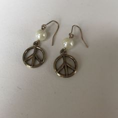 Pearl With Peace Sign Earrings Brand New Earrings Vintage Jewelry With Peace Sign For Gift, Peace Earrings Hippie, Symbolic Silver Jewelry With Peace Sign, Wooden Peace Sign Ear Rings, 925 Peace Sign Earrings, Peace Sign Earrings, New Earrings, Peace Sign, Earrings Color