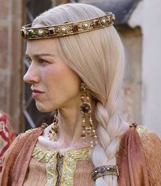 Excalibur Aesthetic, Medival Characters, Ophelia 2018, Medieval Reference, Dresses Medieval, Medieval Hair, Aesthetic Library, Medieval Crown