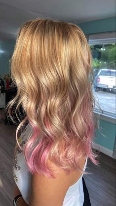 Hair Pink Underneath, Highlights Pink Hair, Hair Streaks Blonde, Pink Peekaboo Hair, Blonde And Pink, Underdye Hair, Pink Hair Streaks, Pink Hair Highlights