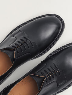 Black Men's Derby Dress Shoes EDWARD is a wardrobe staple because it offers comfort and style, equipped with a Vibram outsole and Ortholite insole Office Shoes For Men, Derby Shoes Men, S Korea, Derby Dress, Office Shoes, Zipper Boots, Business Casual Men, Suede Loafers, Goodyear Welt