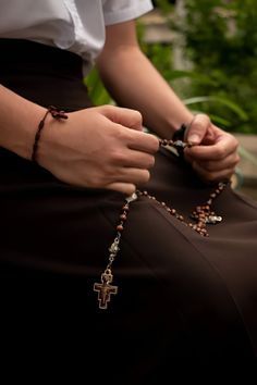 Catolico Aesthetic, Adoration Catholic, Praying The Rosary Catholic, Catholic Aesthetic, Catholic Doctrine, Traditional Catholicism, Blessed Is She, Catholic Women