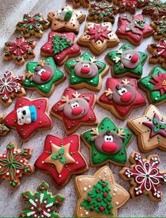 decorated christmas cookies are arranged on a table