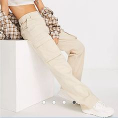 Bershka Chino Straight Leg Cargo Pants *No Tag Technically But Never Worn Color: Sand Size: 2 (Fits 2-4) - Perfect For Fall! Straight Leg Cargo Pants, Denim Hoodie, 90s Looks, Jeans Cargo, Social Media Trends, Cargo Jeans, Denim Flares, Cargo Trousers, Mode Inspiration