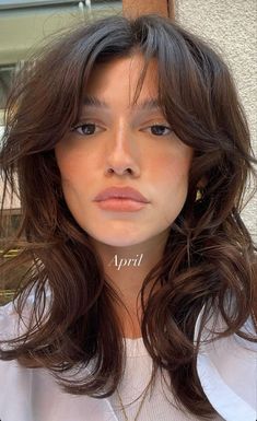 Bangs With Frizzy Hair, Wolfcut Side Part, Wavy Hair Short Layers, Medium Length Hair Shag, Wavy Mid Length Hair With Layers, Medium Haircut Curtain Bangs, 60s Midi Cut, Shaggy Medium Length Hair, Naturally Curly Shag Haircut