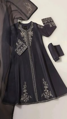 Abaya Collection, Pakistani Fashion Casual, Desi Fashion Casual, Pakistani Dresses Casual, Salwar Kamiz, Trendy Dress Outfits, Designer Dresses Casual