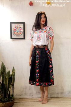 Mexican Outfits, Mexican Wedding Dress, Mexican Embroidered Dress, Traditional Textiles, Mexican Embroidery, Mexican Dress